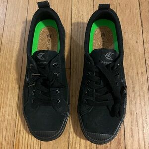 Cariuma Black women’s Sneakers